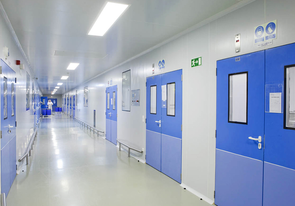 Aisle_-Hallway_White_Room_Blue_Pharmaceuticals_Industry